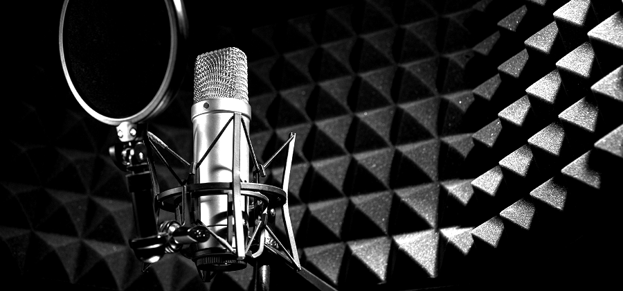 ナレーションマイクとブース